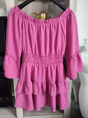 Le Lis Collection Pink Off-Shoulder Ruffled Tiered Dress SZ M New With Tags